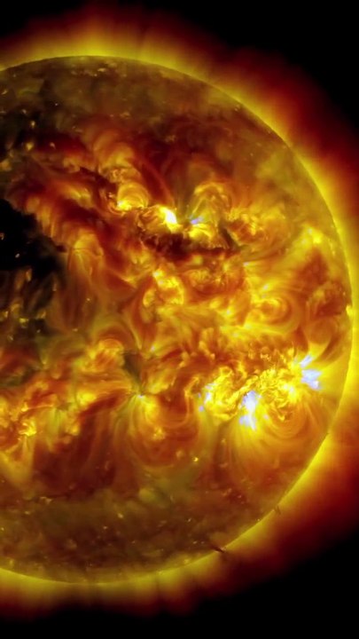 Notre Soleil est incroyablement actif ces derniers temps, enchaînant les éruptions solaires les unes après les autres ! ☀️⚡ Plusieurs de ces phénomènes devraient atteindre la Terre dans les prochains jours