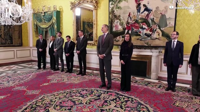Letizia di Spagna, il blu notte è il colore di potere che sta bene sempre