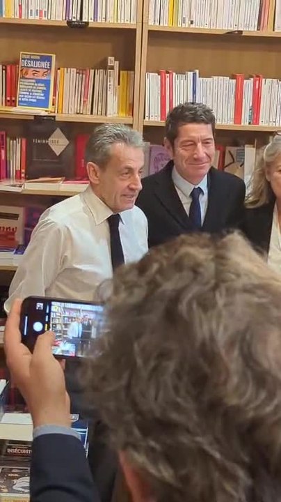 David Lisnard rend visite à Nicolas Sarkozy en pleine séance de dédicace à Cannes