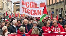 Sciopero generale, migliaia di persone in corteo a Firenze: «Stop tagli»