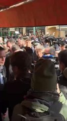 Nicolas Sarkozy et son fils Louis arrive à la librairie de Menton