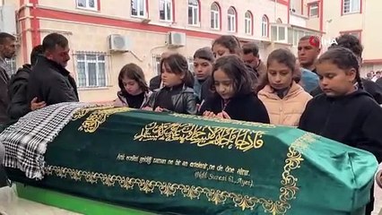 Yürekleri burkan görüntü! 10 yaşındaki çocuk servis aracının altında can verdi