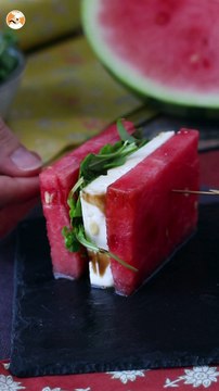 Sandwich cu pepene, feta și rucola, cea mai proaspătă rețetă virală de vară!