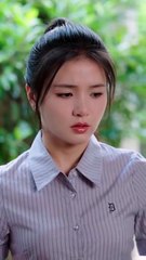 After the end of the amnesia, she mistakenly thought that her nemesis was her boyfriend, pulling him every day to show his affection in a high-profile manner, so sweet that others couldn't open their eyes, and he clearly knew the truth, but he never poked