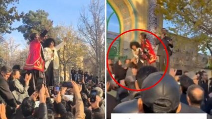 Il video del momento in cui Narges Mohammadi viene fatta scendere dal palco e fermata