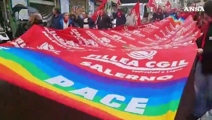 Sciopero generale a Napoli, il corteo per le vie della citta'