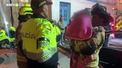 Rescataron a un bebé encerrado en un carro mientras sus padres 'iban por unas cervezas' en Bogotá