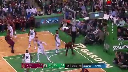 Khloe Kardashian Reveals First Baby Pics Of True Thompson | Hollywoodlife