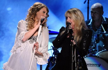 Taylor Swift se apoya en Stevie Nicks para obtener consejos de vida