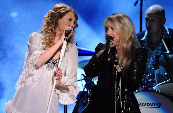 Taylor Swift se apoya en Stevie Nicks para obtener consejos de vida