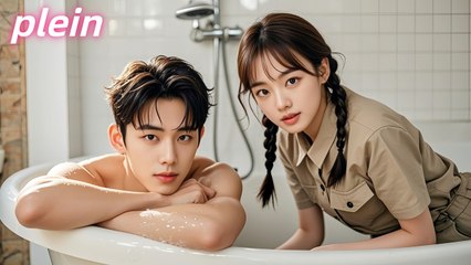 femme de ménage maladroite fait irruption dans la salle de bain du PDG et le tacle:elle est enceinte