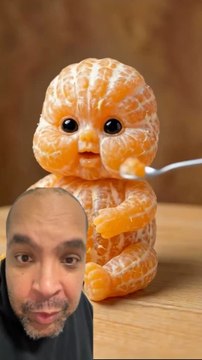 Un fruit qui mange des fruits ? 🤣 #humour #drole #satisfaisant #fun #funny