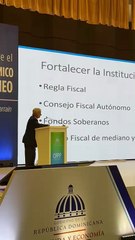 Felipe Larraín recomienda reducir el déficit fiscal, uno de los principales desafíos para República Dominicana
