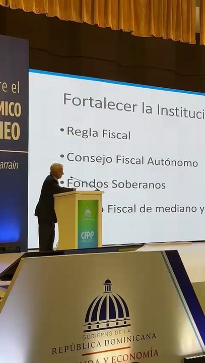 Felipe Larraín recomienda reducir el déficit fiscal, uno de los principales desafíos para República Dominicana