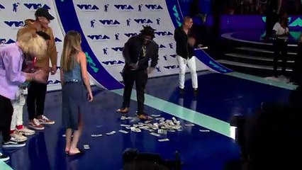 The Weeknd Sings About Selena Gomez & Bella Hadid On After Hours