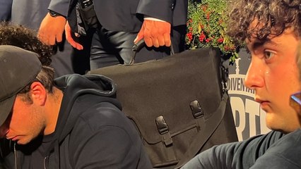 La valigetta «antiproiettile» della scorta di Abu Mazen ad Atreju