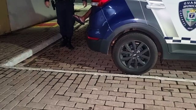 Homem invade casa da mãe para dormir, descumpre medida protetiva e acaba detido pela GM