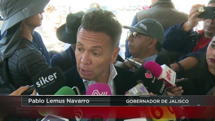 Gobernador presiona a SCIT: largas filas y taxis caros en el aeropuerto impulsan servicio pirata