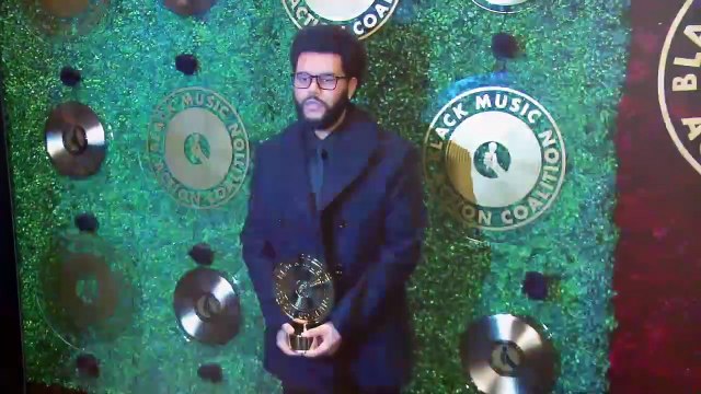 Zendaya Gushes Over Tom Holland & How He Handles The ‘Pressure’ Of Being Spider-Man