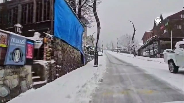 Dünyaca ünlü turizm merkezi Ayder Yaylası beyaza büründü