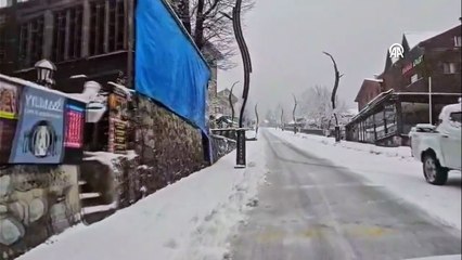 Dünyaca ünlü turizm merkezi Ayder Yaylası beyaza büründü