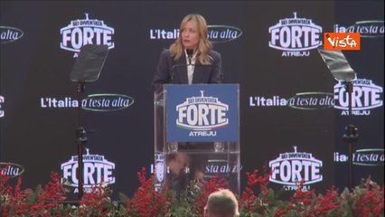 Meloni ad Atreju: «Ringrazio Schlein, col suo "nannimorettismo" ha fatto parlare di noi»