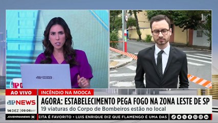 Incêndio de grandes proporções atinge galpão na Mooca, zona leste de SP