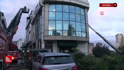 İstanbul'da otel yangını: Çatı katı alevlere teslim oldu