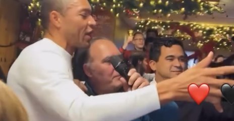 Dida e Serginho scatenati al Natale di Casa Milan: alte vette e loro cantano "Volare"
