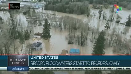 United States: Record floodwaters start to recede slowly