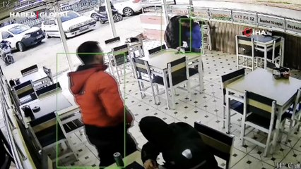 Boğulan çocuğu kurye fark etti, Heimlich manevrasıyla böyle kurtardı