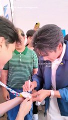 อัส - นภิศ นักยิงปืนทีมชาติไทยนำเหรียญซีเกมส์ไปขอลายเซ็น ณเดชน์ คูกิมิยะ