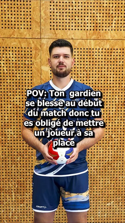 Un arrière devient gardien et fait 13 parades en 45min !! #handball