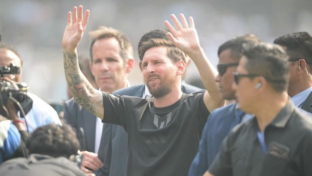 Chaos erupts during Lionel Messi’s India tour as angry fans chuck chairs on pitch
