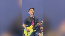 Fito se emociona tocando 'Las nubes de tu pelo', la canción que le escribió a Robe