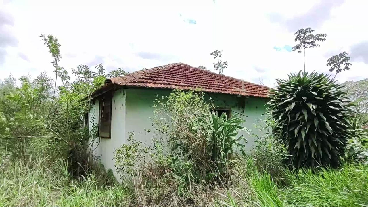 VOCÊ NÃO IMAGINA O QUE ENCONTREI DENTRO DESTA CASA ABANDONADA SOMBRIA E SINISTRA!!!