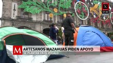 Artesanos mazahuas se instalan en el Zócalo para exigir espacios de venta