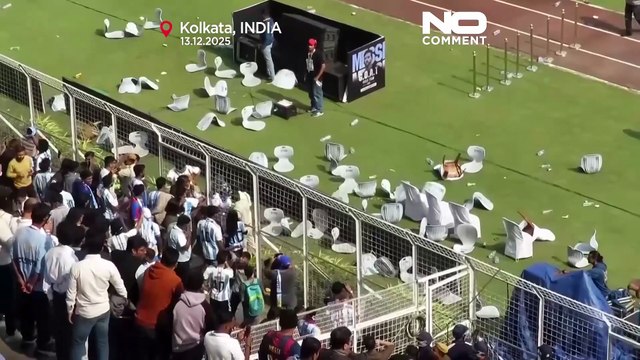 Hinchas enfadados lanzan sillas e invaden el campo al arrancar el GOAT Tour de Messi en la India