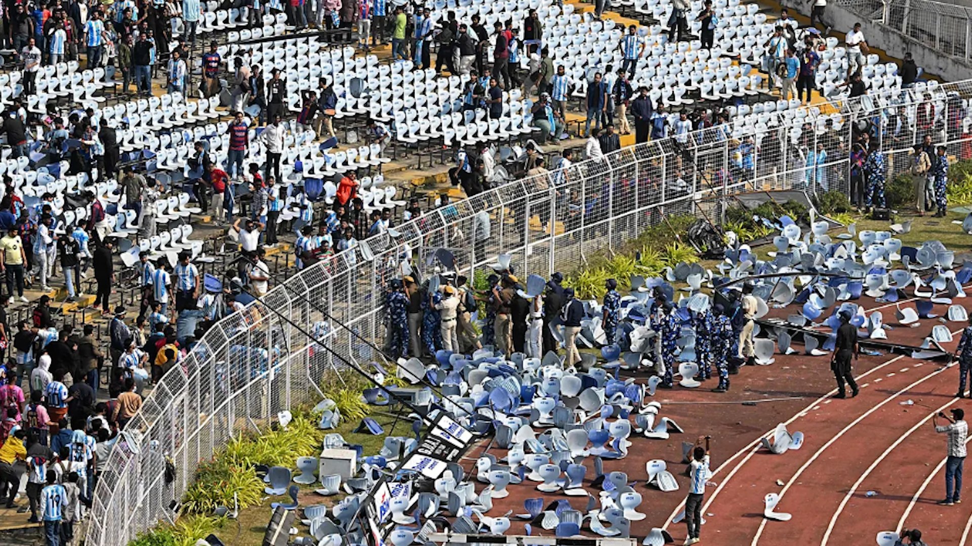 Caos en un estadio de Calcuta con la llegada de Messi