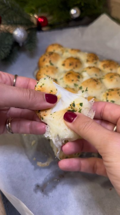 Jour 13 du calendrier de l’avent des recettes - Sapin de Noël en pizza bien cheesy 🧀