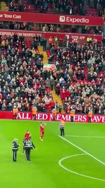 Mohamed Salah a effectué un tour d'honneur après la victoire de Liverpool face à Brighton - Foot - Premier League