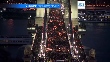 Sokezres tömeg tüntetett a gyerekek védelmében és az Orbán-kormány ellen Budapesten