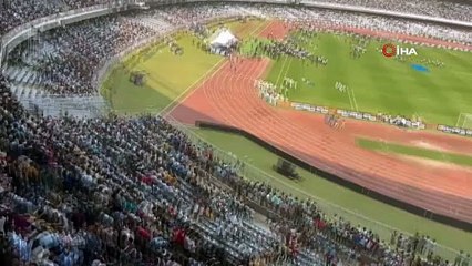 Messi'yi göremeyen taraftar stadyumu savaş alanına çevirdi!