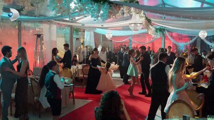 Zeynep ve Serhat'ın romantik dansı! Güller ve Günahlar 10 Bölüm