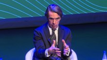 Aznar sostiene que "decir hoy socialismo y mujer es incompatible" y carga contra el "populismo"