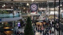 Twelve Dates 'Til Christmas S01 E01