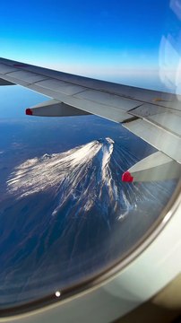 Quand le mont Fuji surgit en plein vol : frissons garantis.