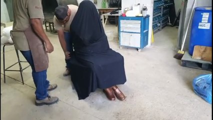 Transporte da escultura de bronze de Oscar Niemeyer para a Casa de Chá