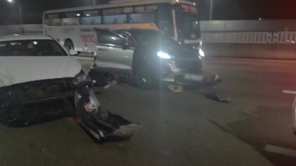 인천공항고속도로 차량 4대 사고...2명 심정지 이송 / YTN