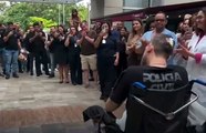 VÍDEO: Delegado que perdeu a perna após ser baleado em megaoperação recebe alta hospitalar e é homenageado